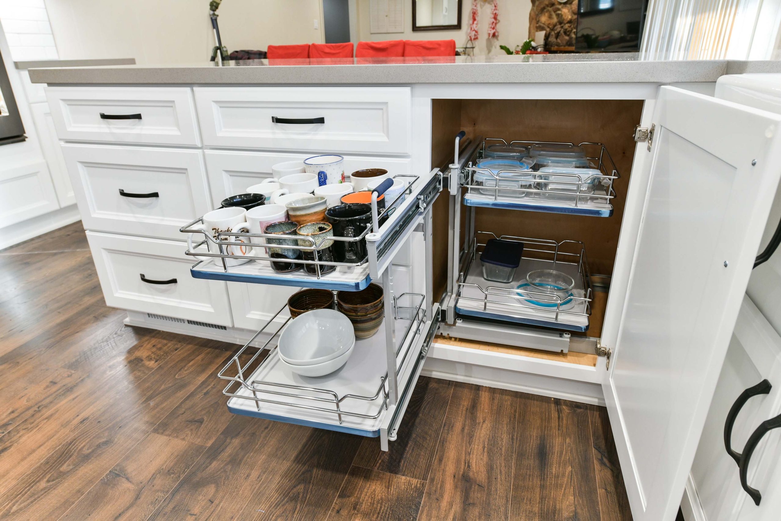 Efficient Corner Storage Using Lazy Susan